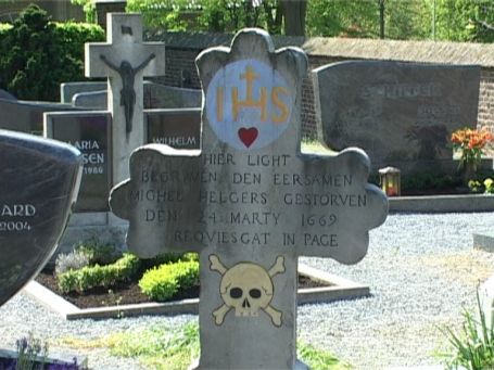 Selfkant-Millen : Auf dem Friedhof stehen weitere dieser Art ( Gestaltung ) von Grabsteinen